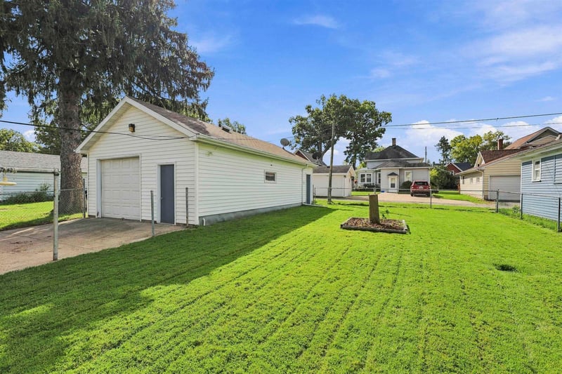305 E 8th St, Kaukauna, WI 54130
