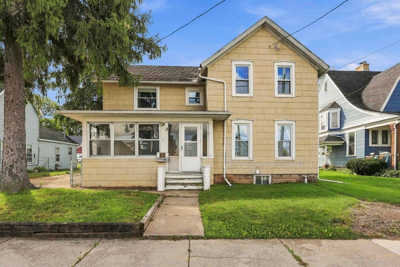 305 E 8th St, Kaukauna, WI 54130