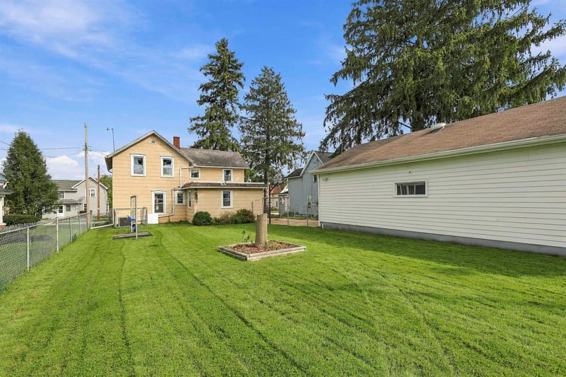 305 E 8th St, Kaukauna, WI 54130