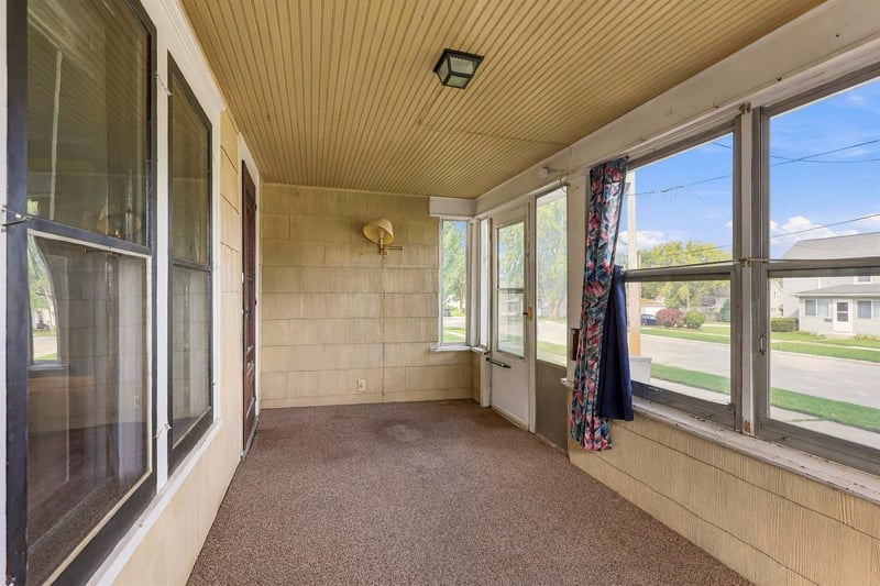 305 E 8th St, Kaukauna, WI 54130