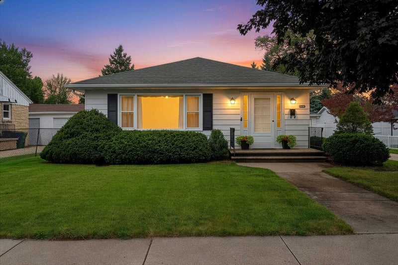 994 Roscoe St, Green Bay, WI 54304-3469