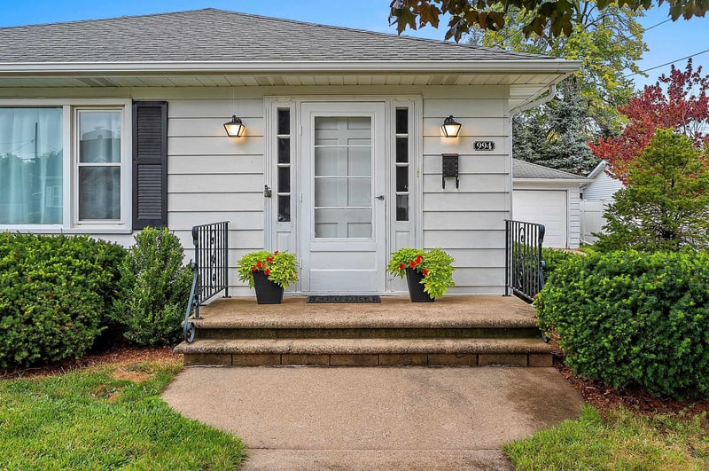 994 Roscoe St, Green Bay, WI 54304-3469