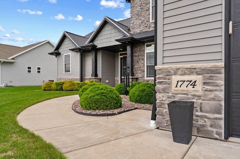 1774 Applewood Dr, De Pere, WI 54115-7308