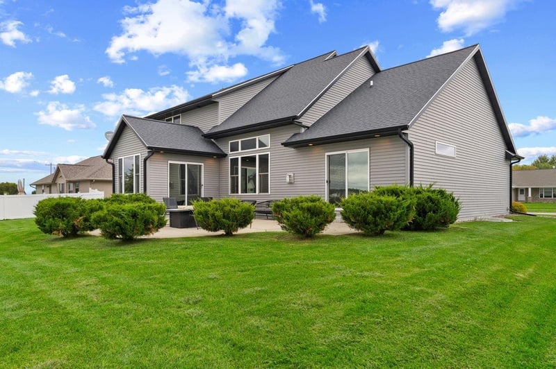 1774 Applewood Dr, De Pere, WI 54115-7308
