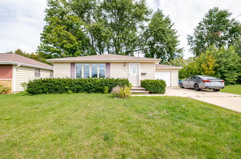 1106 St Agnes Dr, Green Bay, WI 54304-2257