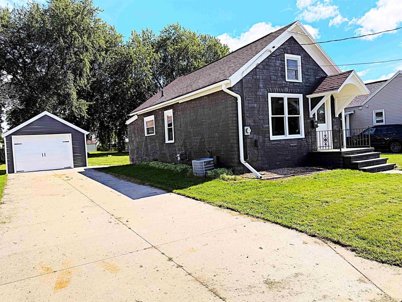 918 Grand Ave, Little Chute, WI 54140
