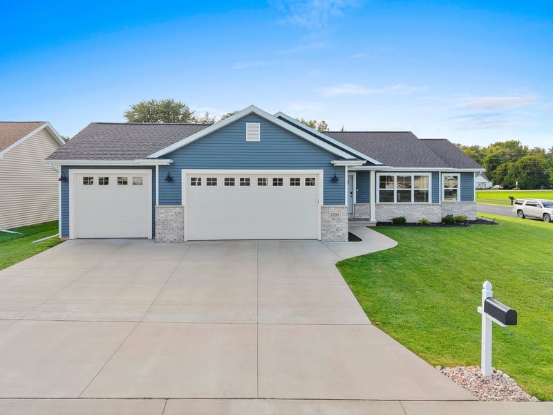 1290 Brenda Ln, Neenah, WI 54956