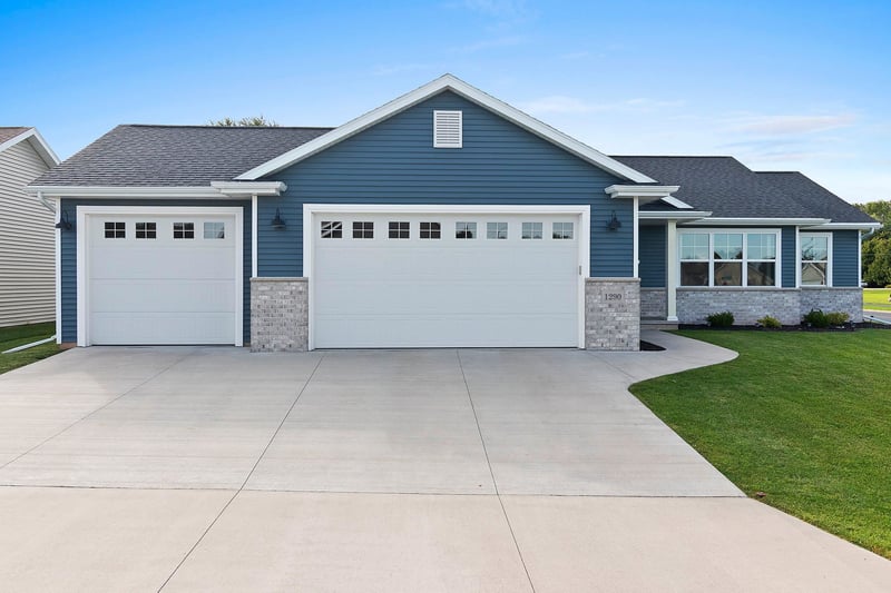 1290 Brenda Ln, Neenah, WI 54956