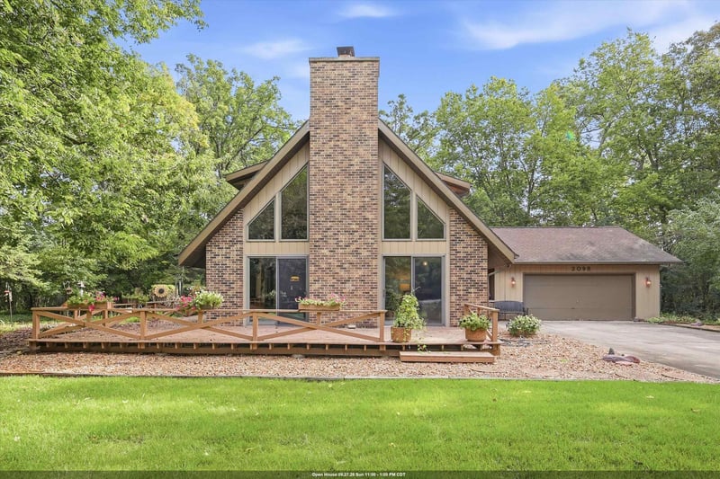 2098 Shawnee Ln, Oshkosh, WI 54901