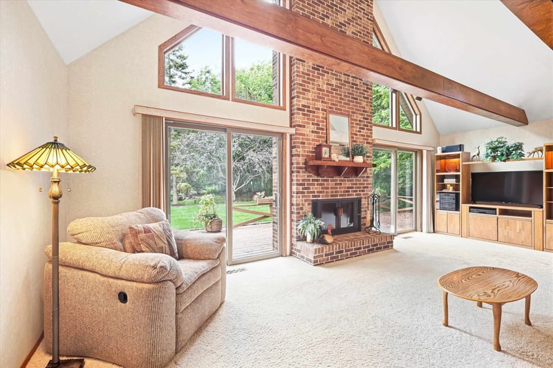 2098 Shawnee Ln, Oshkosh, WI 54901