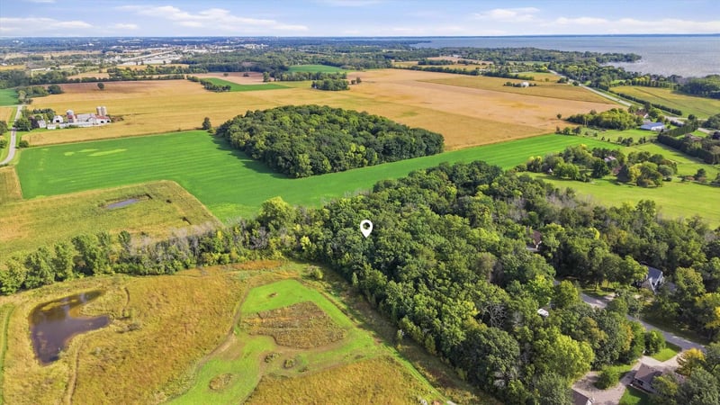 Shawnee Ln, Oshkosh, WI 54901