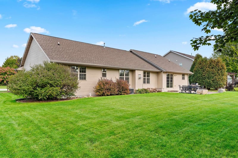 W5985 Sweet William Dr, Appleton, WI 54915