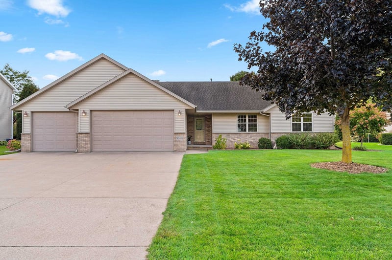 W5985 Sweet William Dr, Appleton, WI 54915