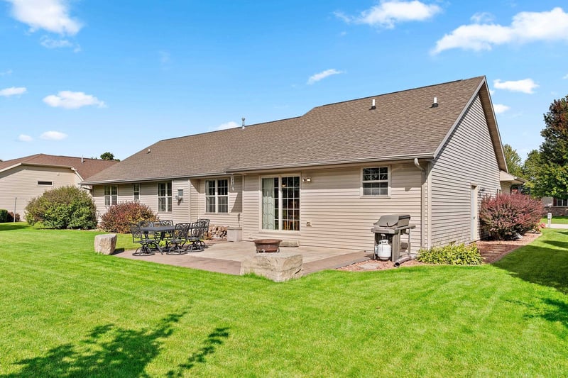 W5985 Sweet William Dr, Appleton, WI 54915