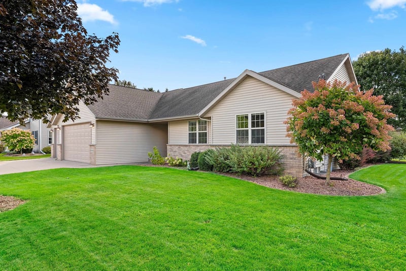 W5985 Sweet William Dr, Appleton, WI 54915