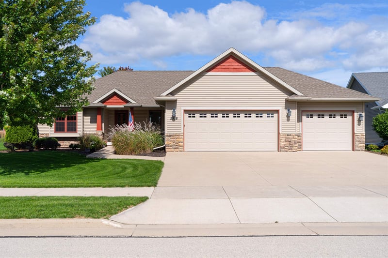 2916 Fox Tail Ln, Menasha, WI 54952