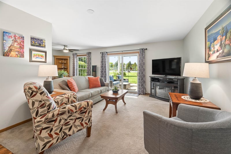 2553 Village Ln #B, Oshkosh, WI 54904