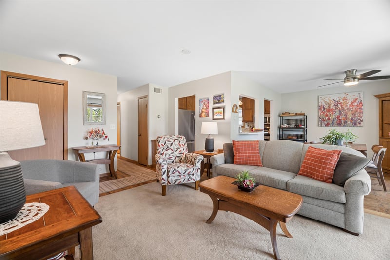 2553 Village Ln #B, Oshkosh, WI 54904