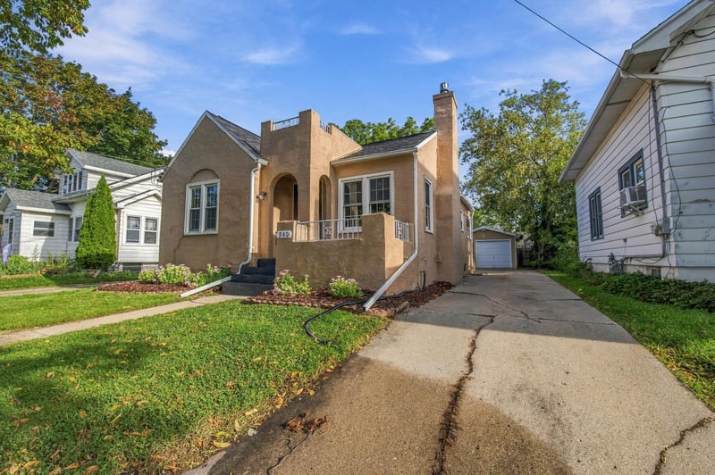 940 Christiana St, Green Bay, WI 54303