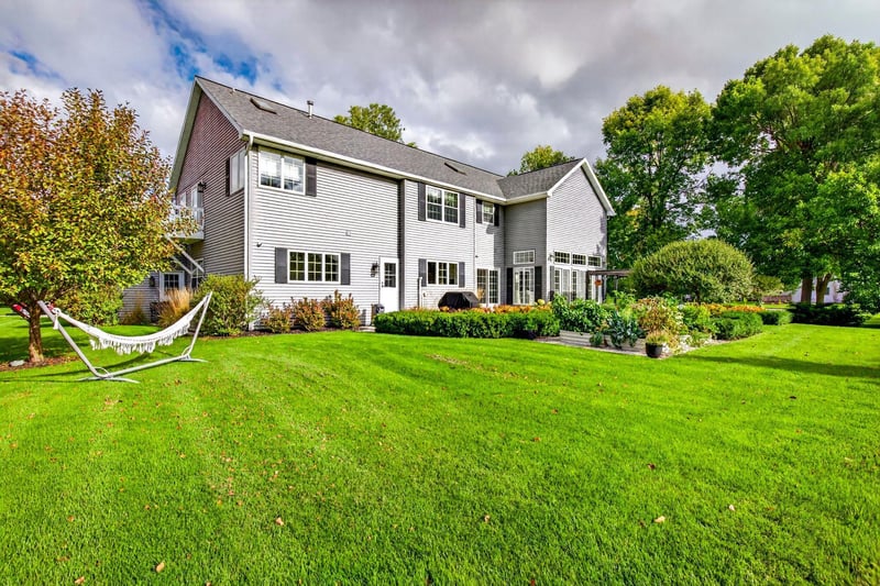 991 Derby Ln, Neenah, WI 54956