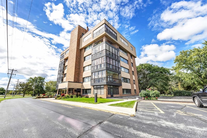 2130 Lost Dauphin Rd #4N, De Pere, WI 54115