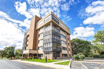 2130 Lost Dauphin Rd #4N, De Pere, WI 54115
