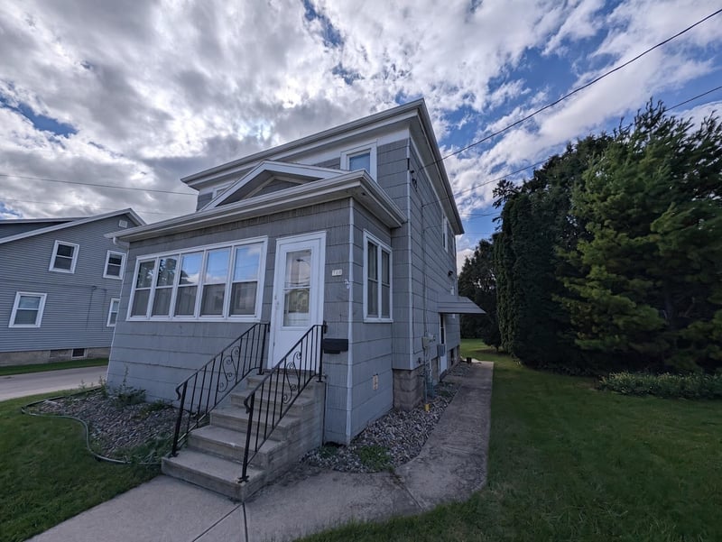 719 W 6th Ave, Oshkosh, WI 54902