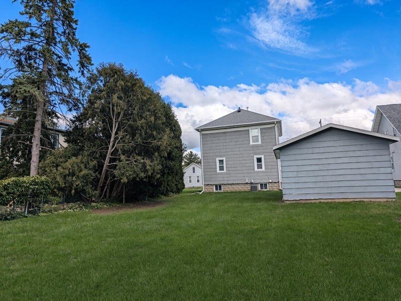 719 W 6th Ave, Oshkosh, WI 54902