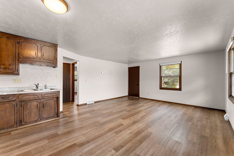 1635 Deckner Ave, Green Bay, WI 54313