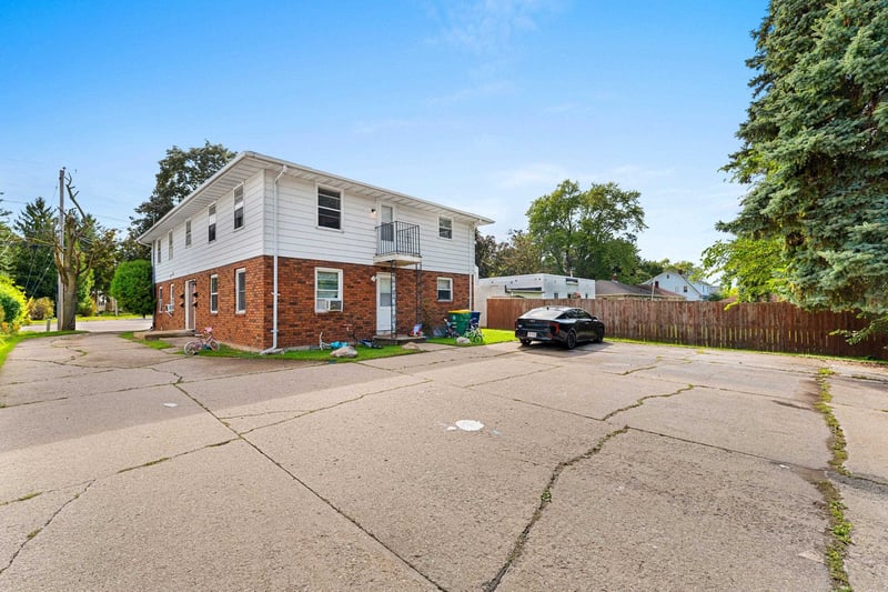 1635 Deckner Ave, Green Bay, WI 54313