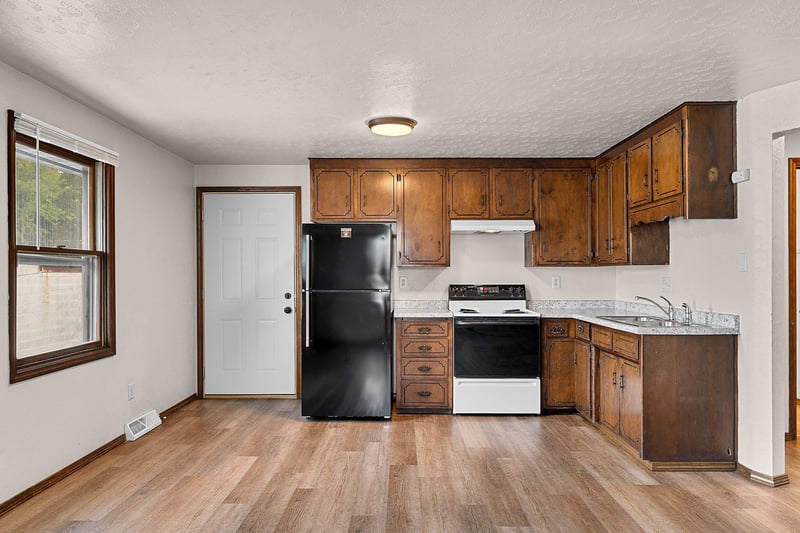 1635 Deckner Ave, Green Bay, WI 54313