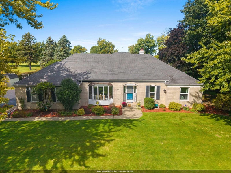 2924 Ridgeway Dr, Neenah, WI 54956-9529