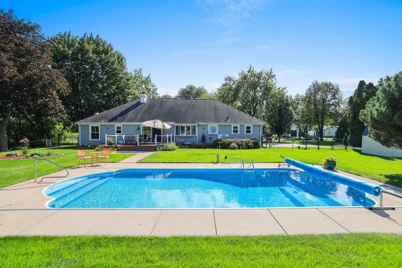 2924 Ridgeway Dr, Neenah, WI 54956-9529