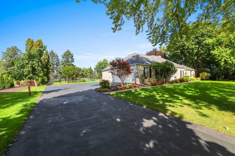 2924 Ridgeway Dr, Neenah, WI 54956-9529