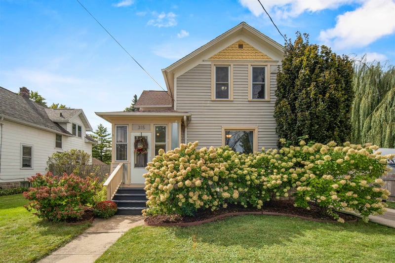 315 Van St, Neenah, WI 54956-2465