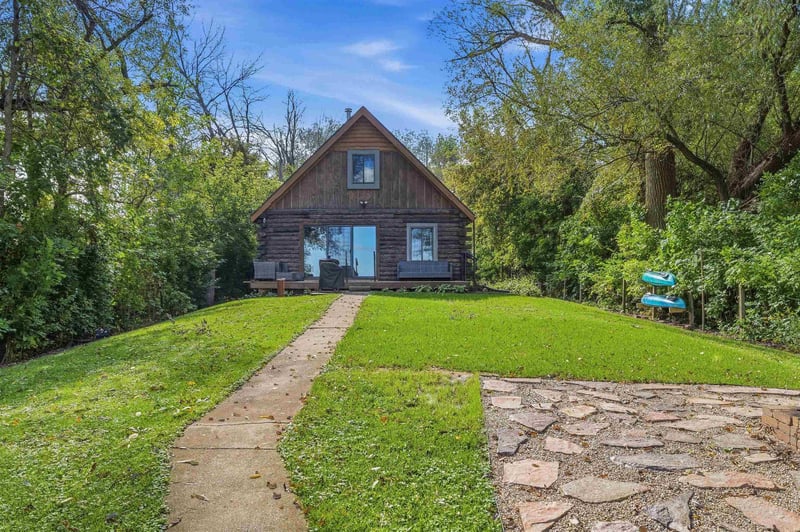 5722 Springbrook Rd, Omro, WI 54963