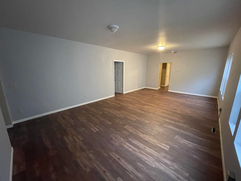 1211 E Walnut St, Green Bay, WI 54301-4345