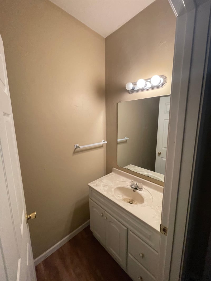1211 E Walnut St, Green Bay, WI 54301-4345
