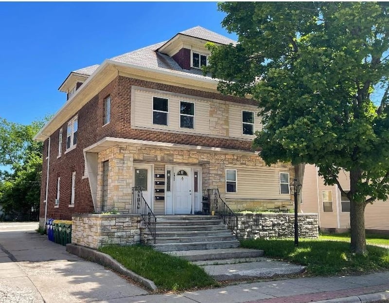 1211 E Walnut St, Green Bay, WI 54301-4345