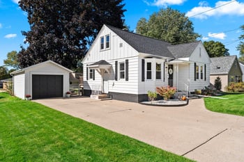 1391 9th St, Green Bay, WI 54304-3176