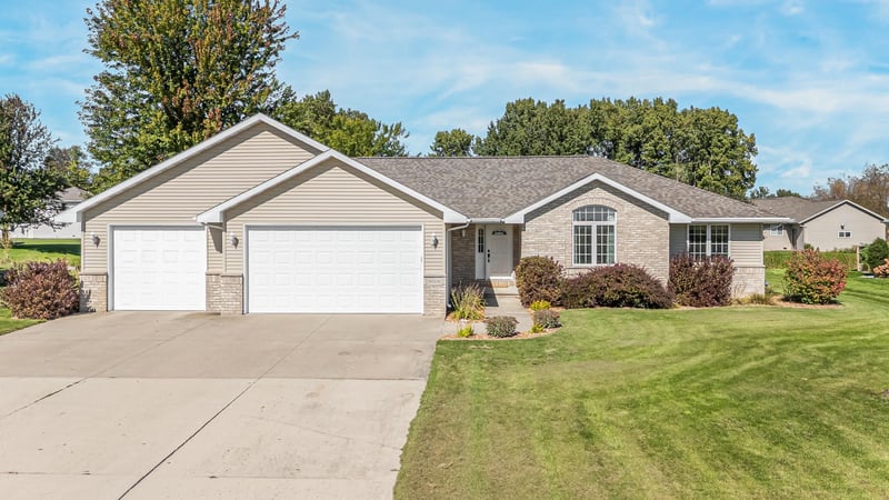 W2246 Raspberry Ln, Appleton, WI 54913
