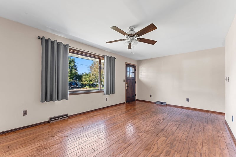 120 Baake St, Hortonville, WI 54944