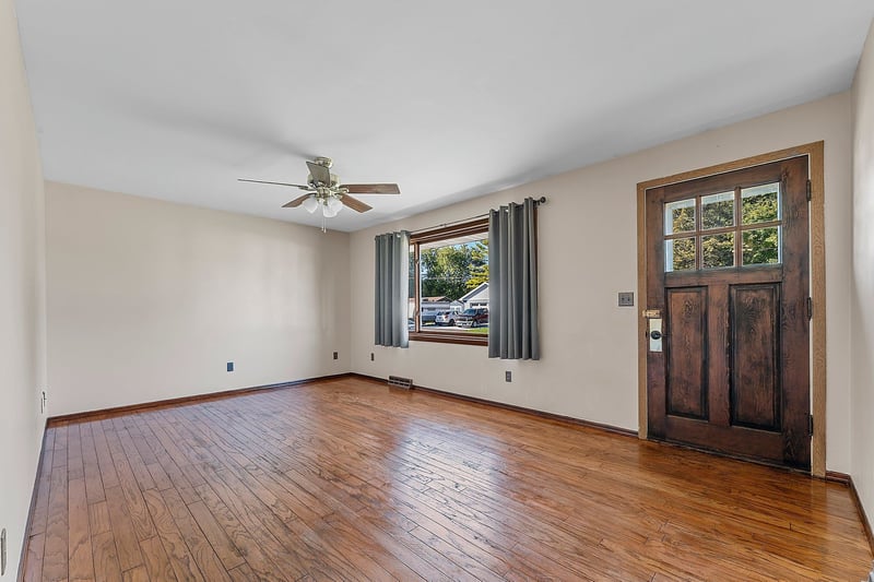 120 Baake St, Hortonville, WI 54944