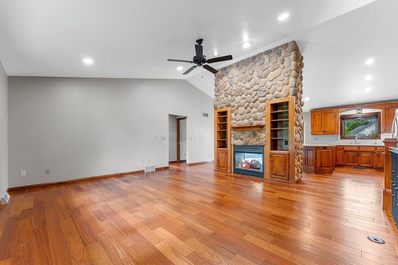 2328 Lost Dauphin Rd, De Pere, WI 54115-8166