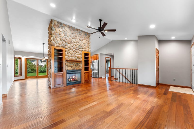 2328 Lost Dauphin Rd, De Pere, WI 54115-8166