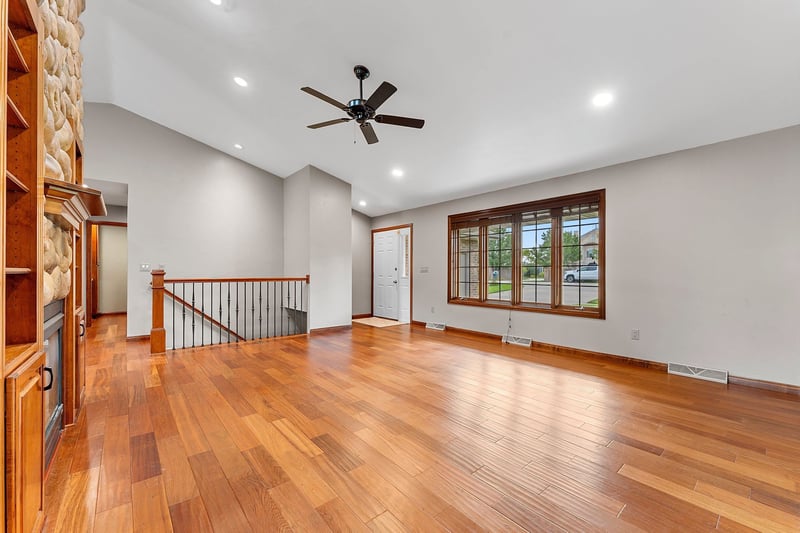 2328 Lost Dauphin Rd, De Pere, WI 54115-8166