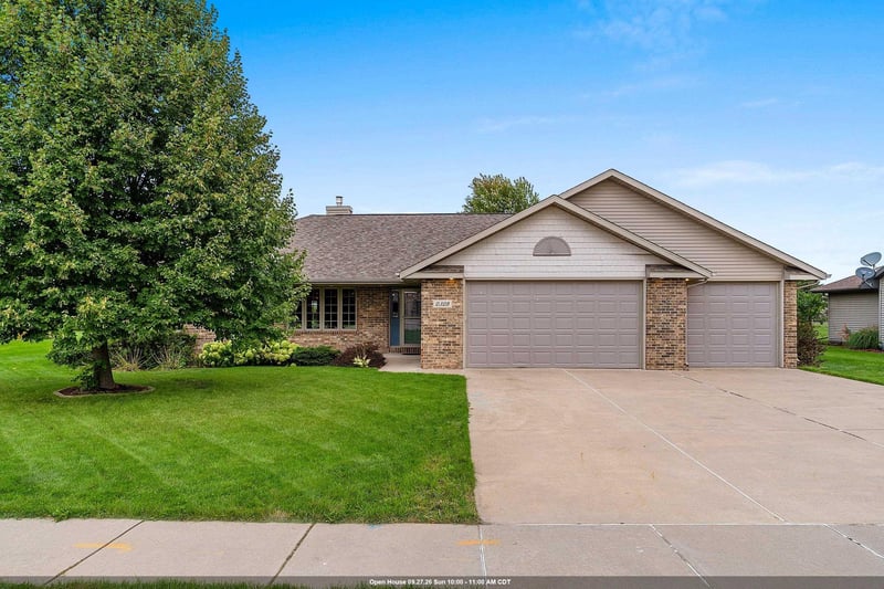 2328 Lost Dauphin Rd, De Pere, WI 54115-8166