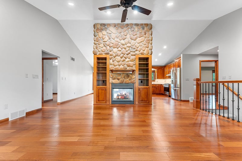 2328 Lost Dauphin Rd, De Pere, WI 54115-8166