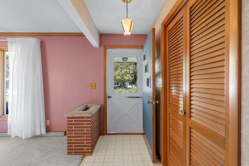 222 Longview Ave, Allouez, WI 54301
