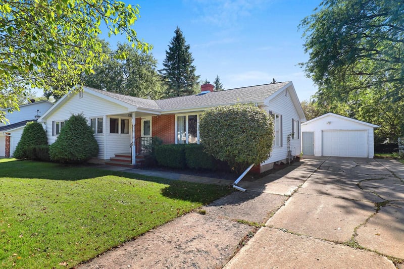 222 Longview Ave, Allouez, WI 54301